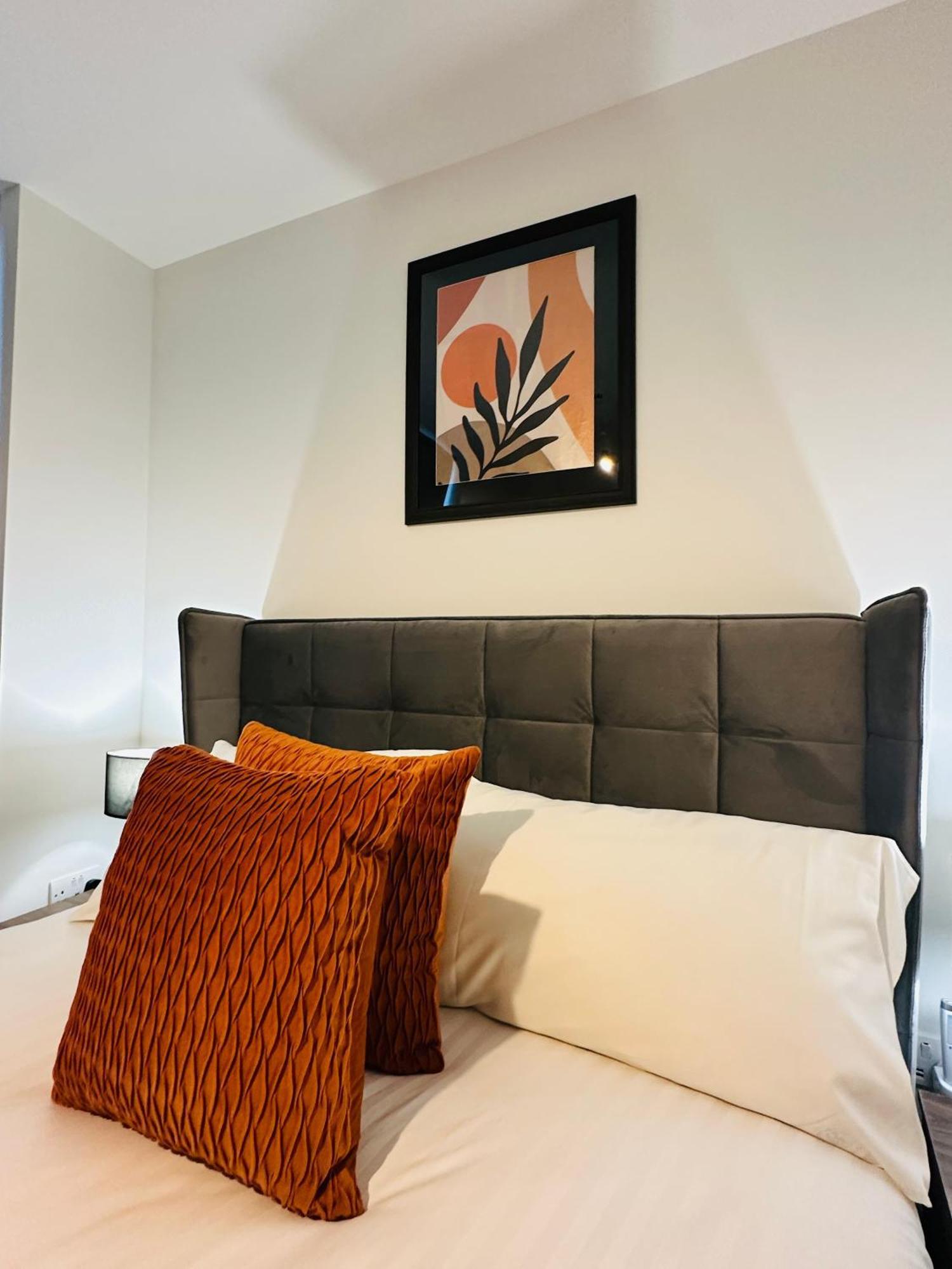 Apartment Stunning 2 Bed Flat In W Views