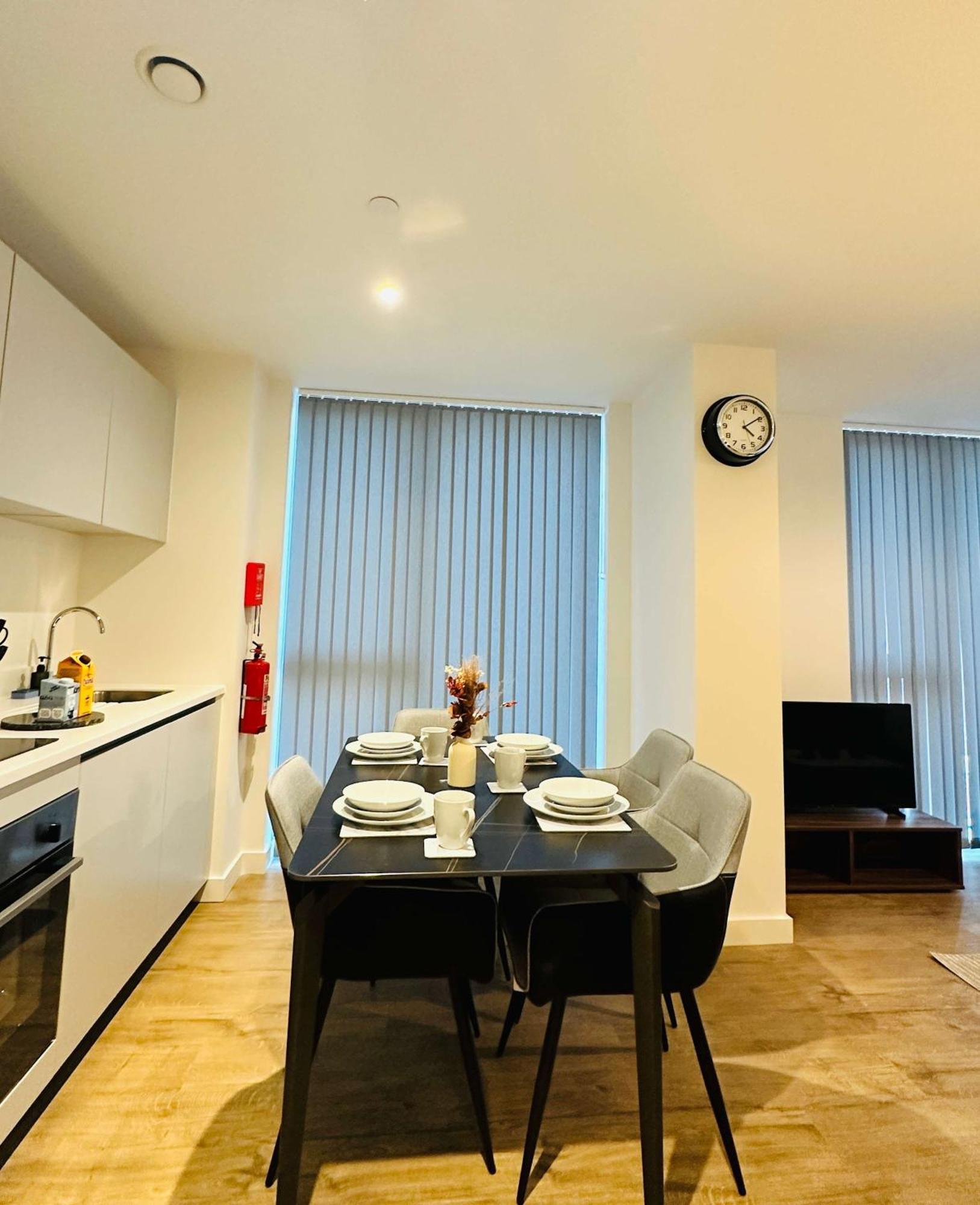Stunning 2 Bed Flat In W Views Birmingham