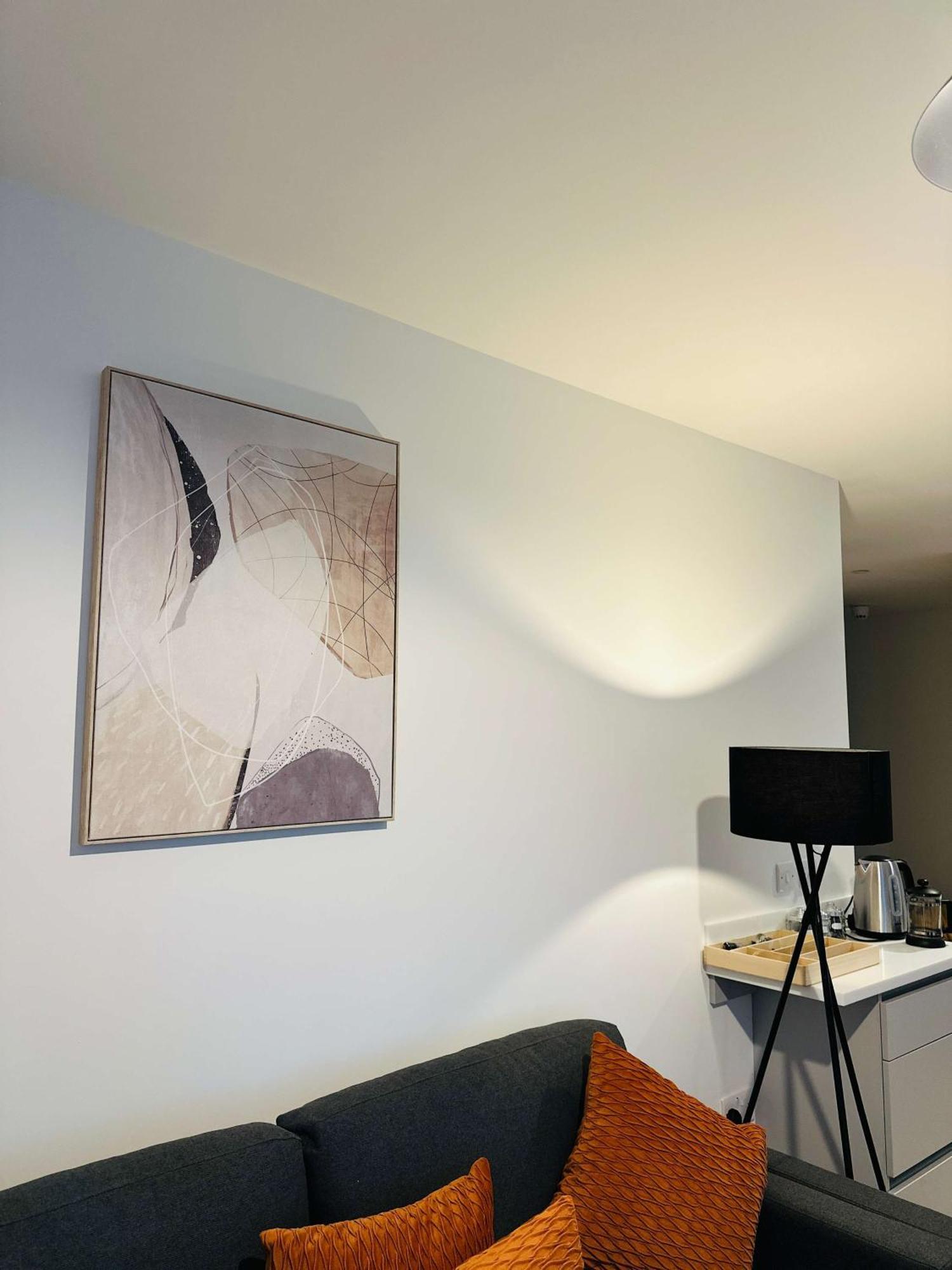 Stunning 2 Bed Flat In W Views Apartment *