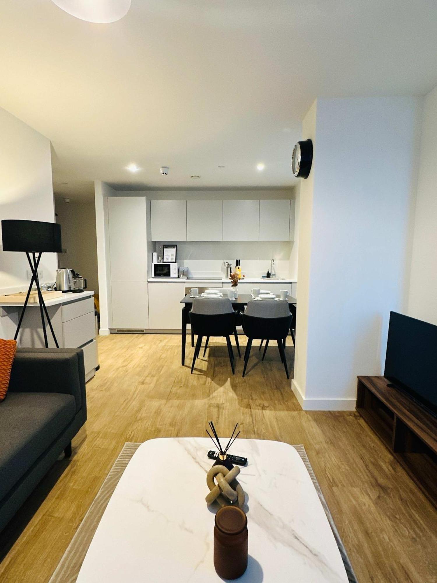 Stunning 2 Bed Flat In W Views