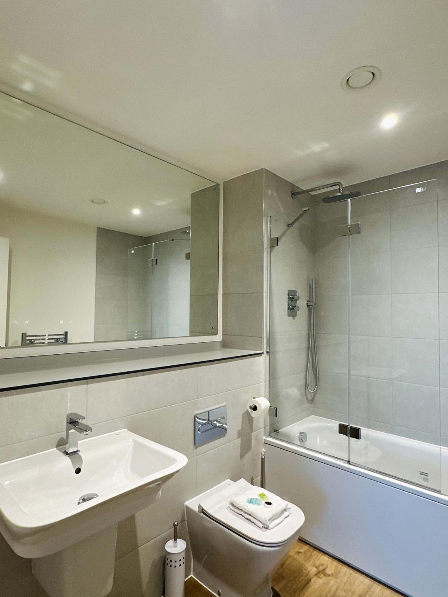 Apartment Stunning 2 Bed Flat In W Views *