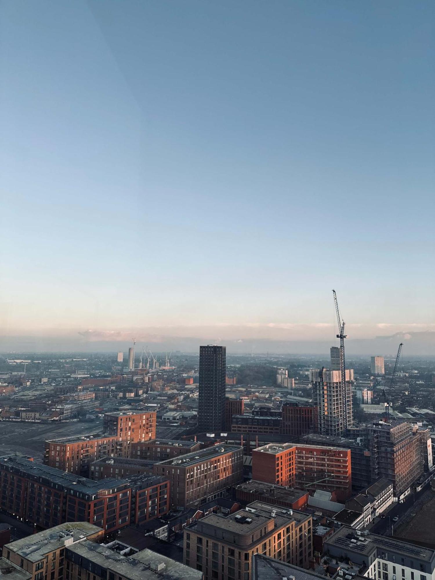 Stunning 2 Bed Flat In W Views Apartment *