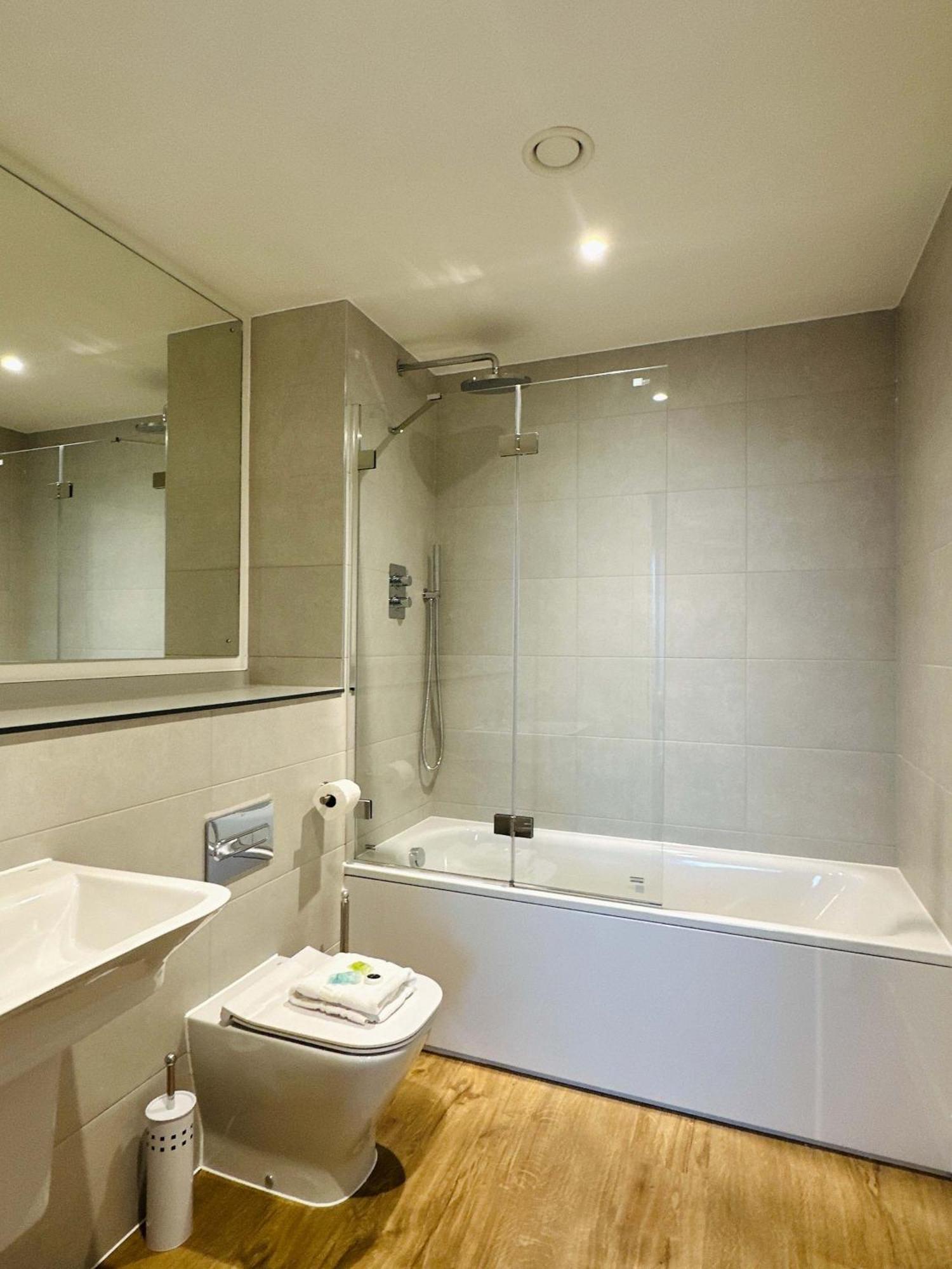 Stunning 2 Bed Flat In W Views